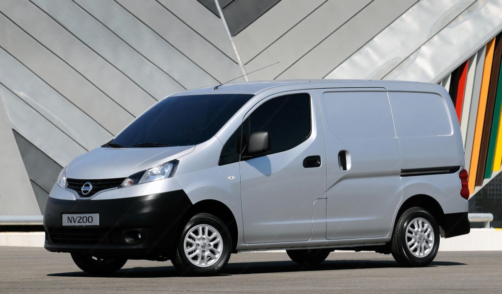 Надежная машина Nissan NV200