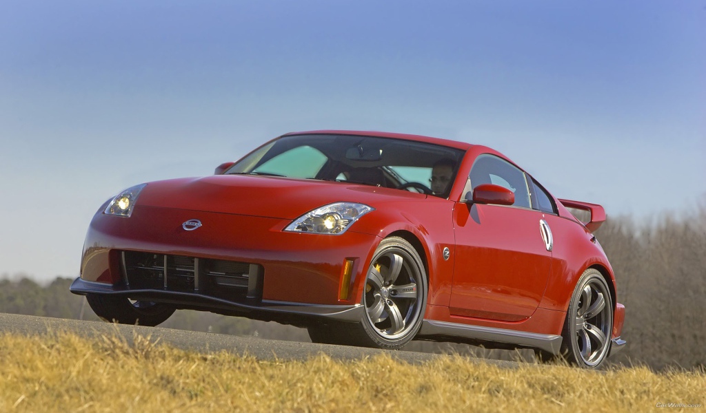 Красный Ниссан Z