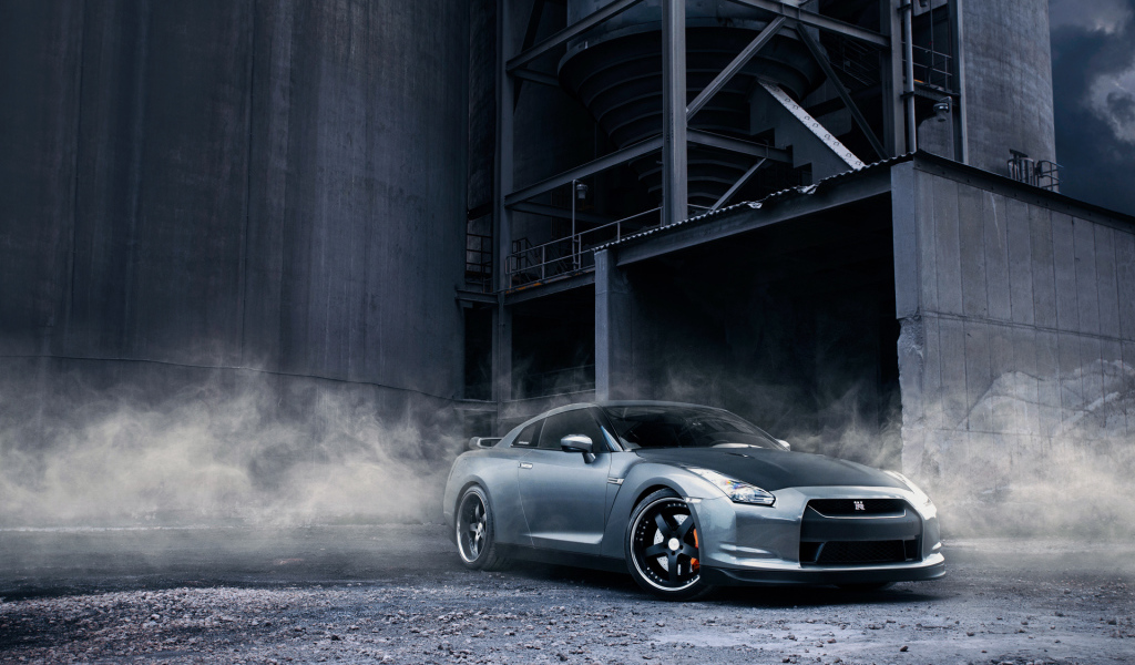 Ниссан около фабрики