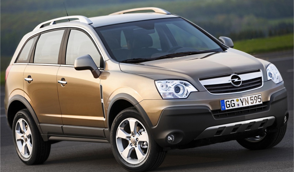 Красивый автомобиль Opel Antara в Москве