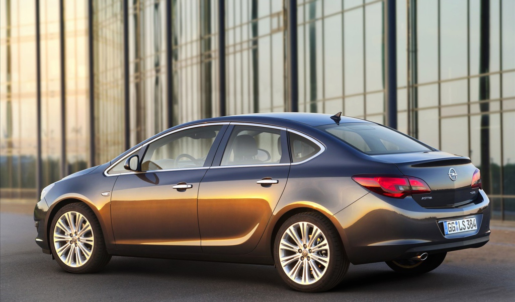 Красивый автомобиль Opel Astra