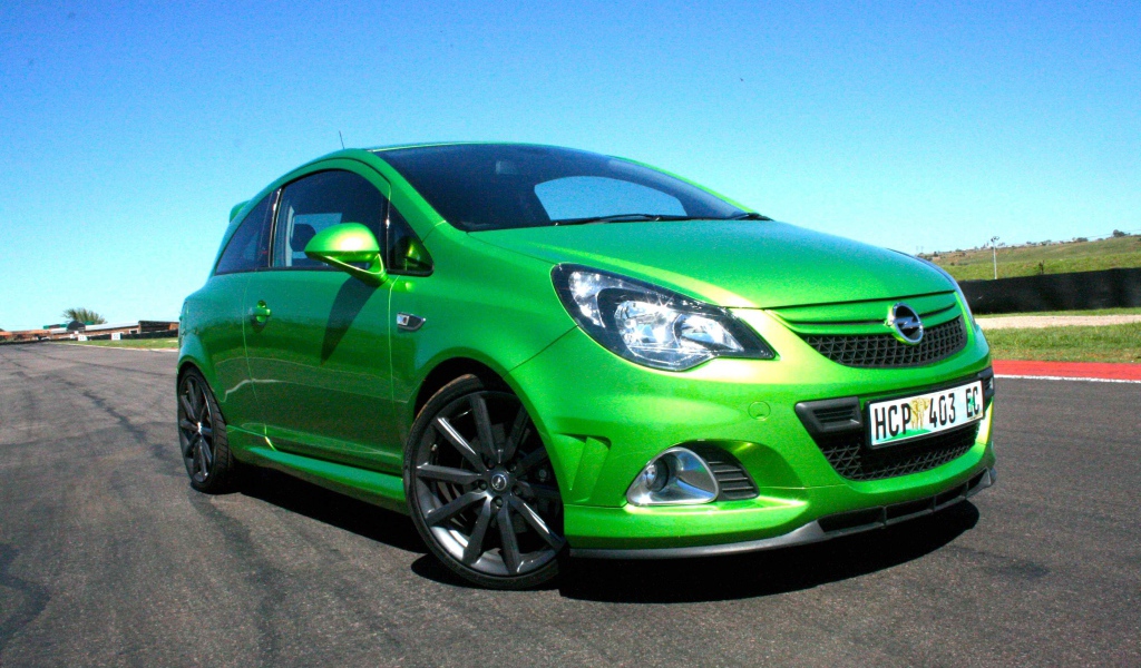 Красивый автомобиль Opel Corsa