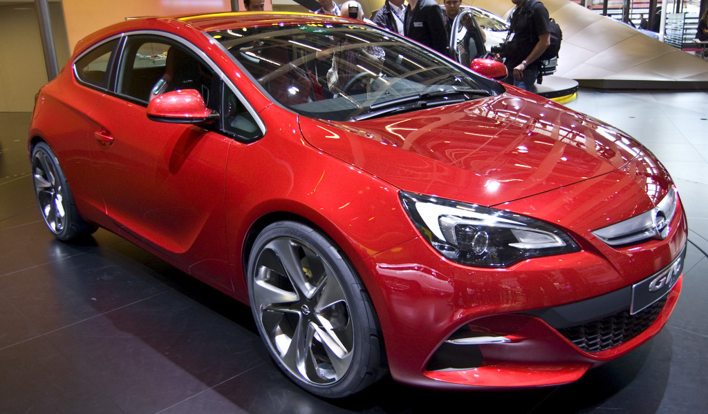 Надежная машина Opel Astra GTC 2014