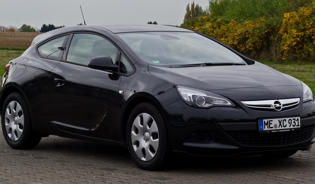 Надежный автомобиль Opel Astra GTC