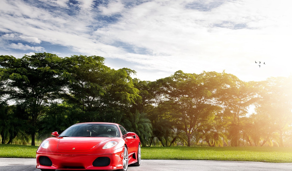 Красный спортивный автомобиль