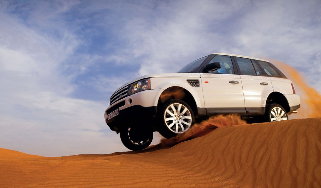 Автомобиль в пустыне