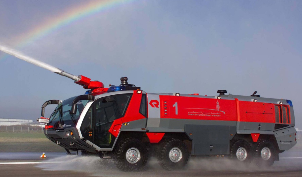 Радуга над пожарной машиной