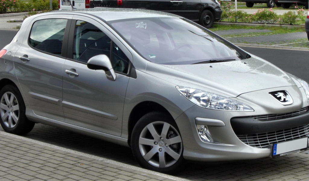Peugeot 308 в городе