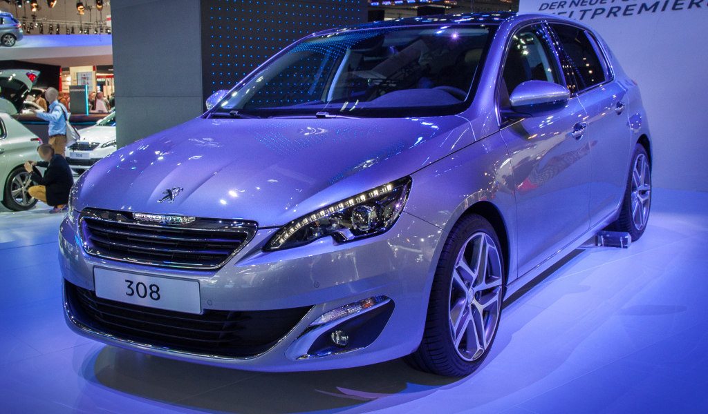 Peugeot 308 в автосалоне