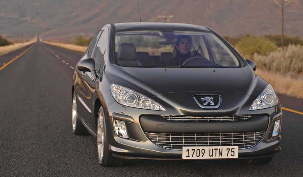 Peugeot 308 на равнине
