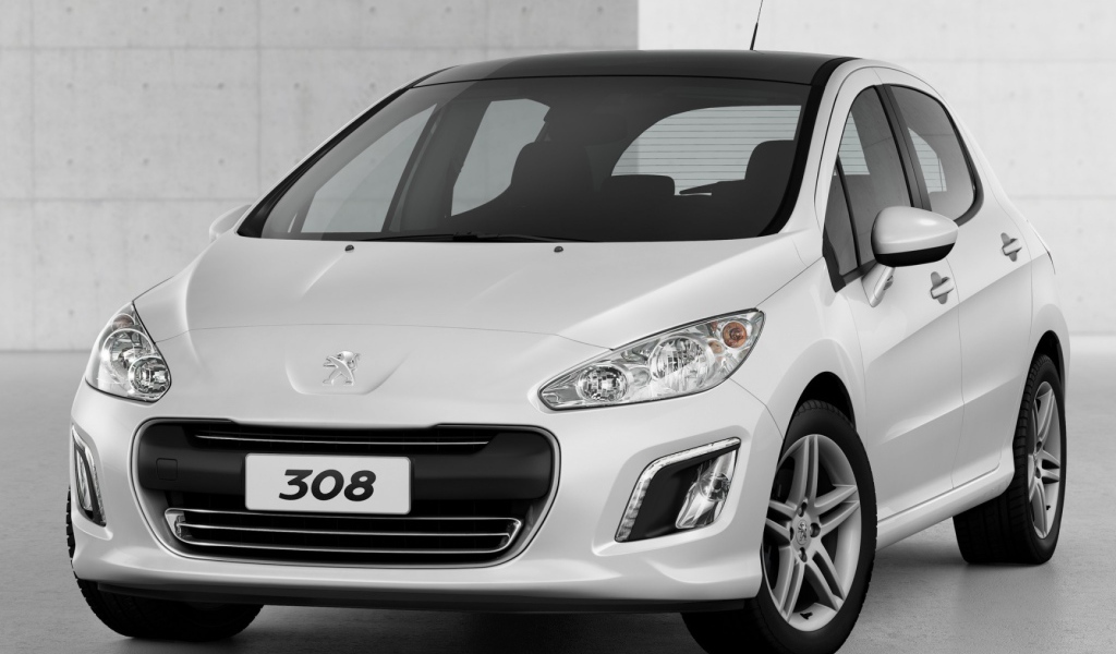 Белый Peugeot 308
