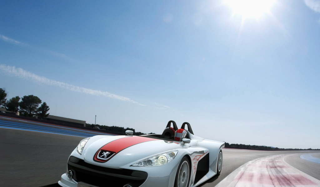 Спортивный автомобиль пежо