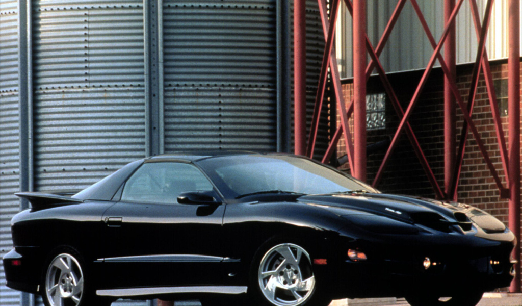 Новая машина Pontiac Firebird