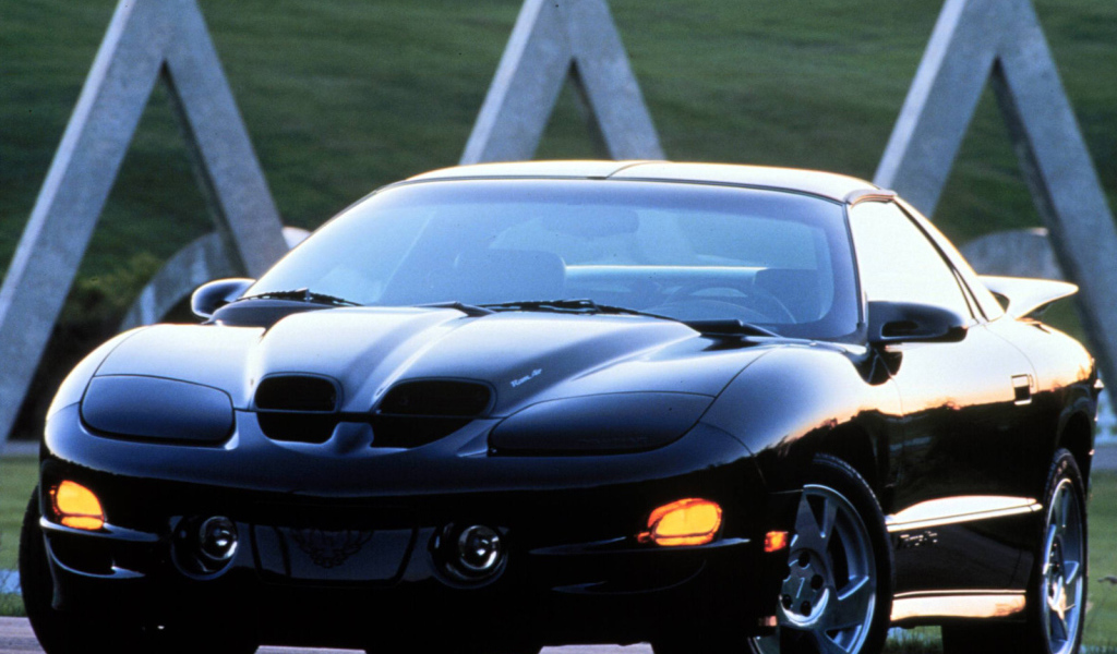 Надежная машина Pontiac Firebird