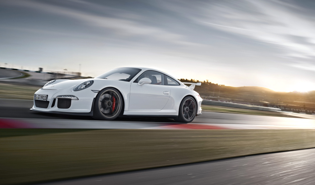 Красивый автомобиль Porsche 911 Turbo 2014  в Москве