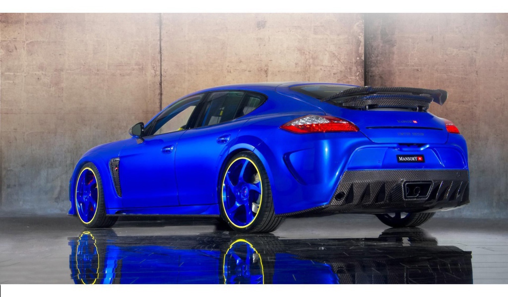 Синий Porsche Panamera