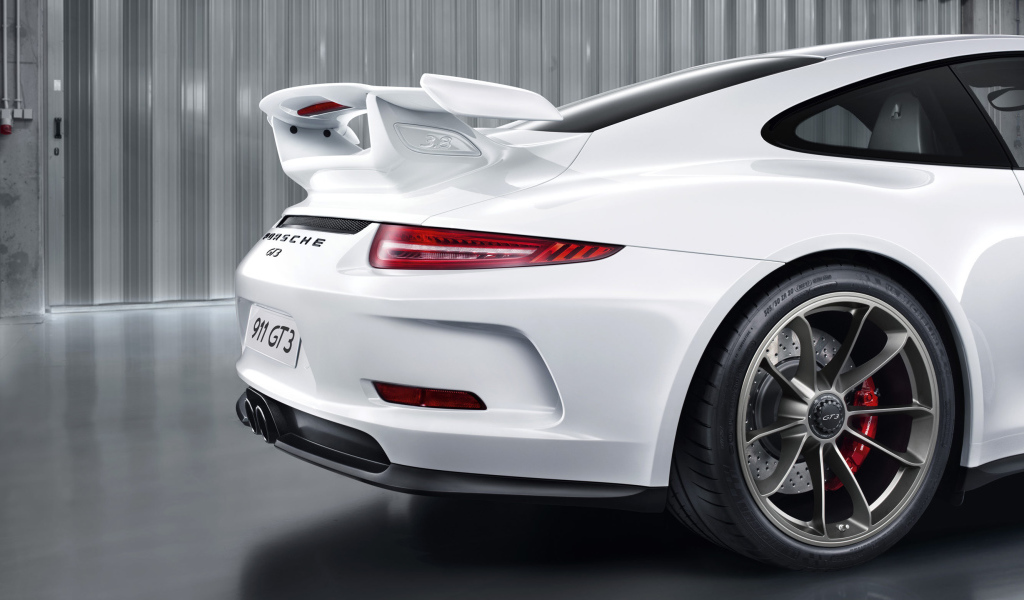 Надежный автомобиль Porsche 911 Turbo 2014