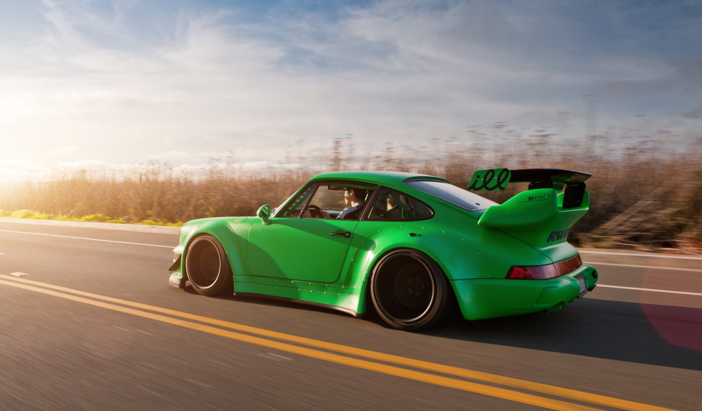 Спортивный зеленый Порш