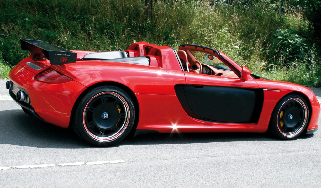 Красный спортивный Порш