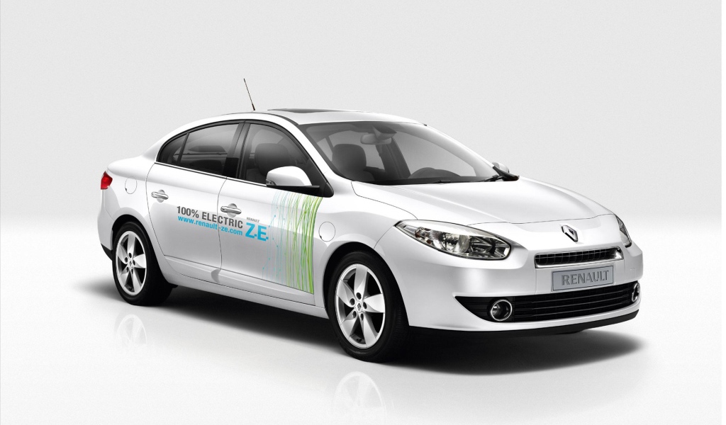 Красивый автомобиль Renault Fluence в Москве
