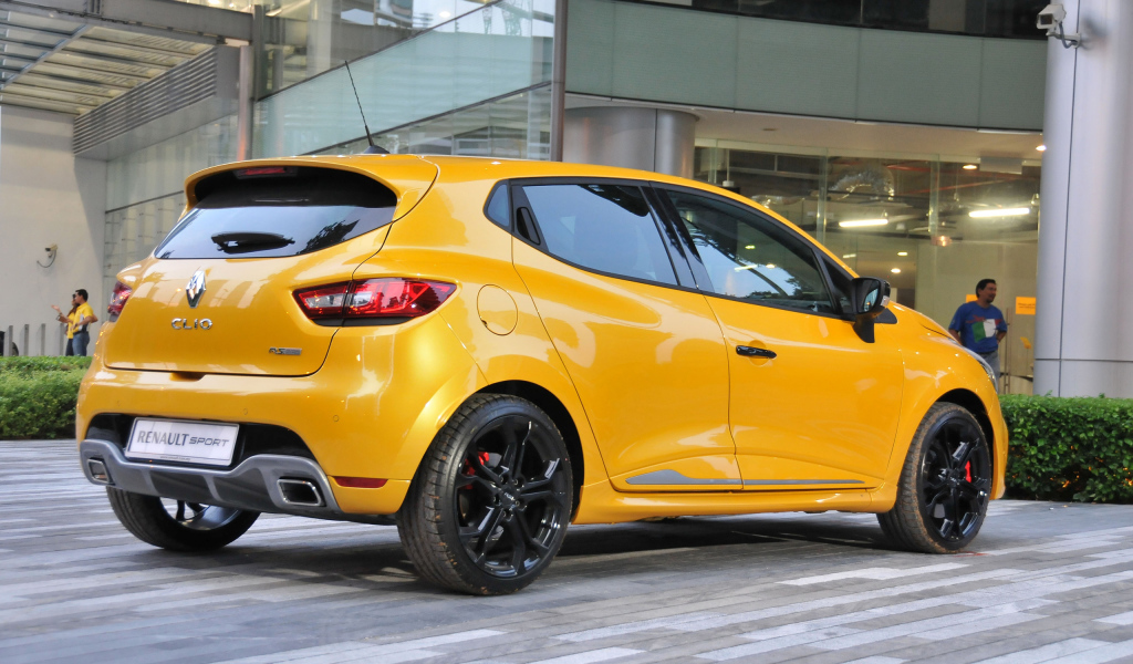 Красивый автомобиль Renault Next Two 2014