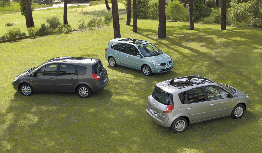 Автомобиль марки Renault модели Scenic