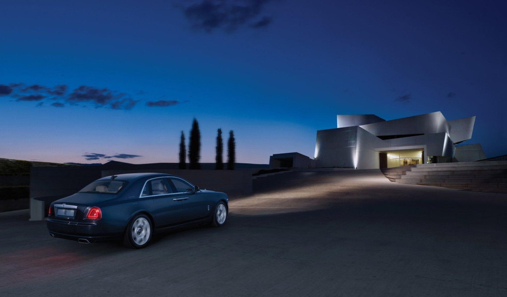  Новый автомобиль Rolls Royce Ghost