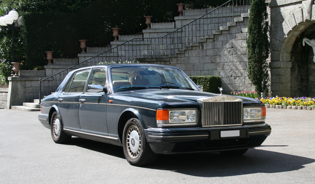 Надежный автомобиль Rolls Royce Silver Spirit