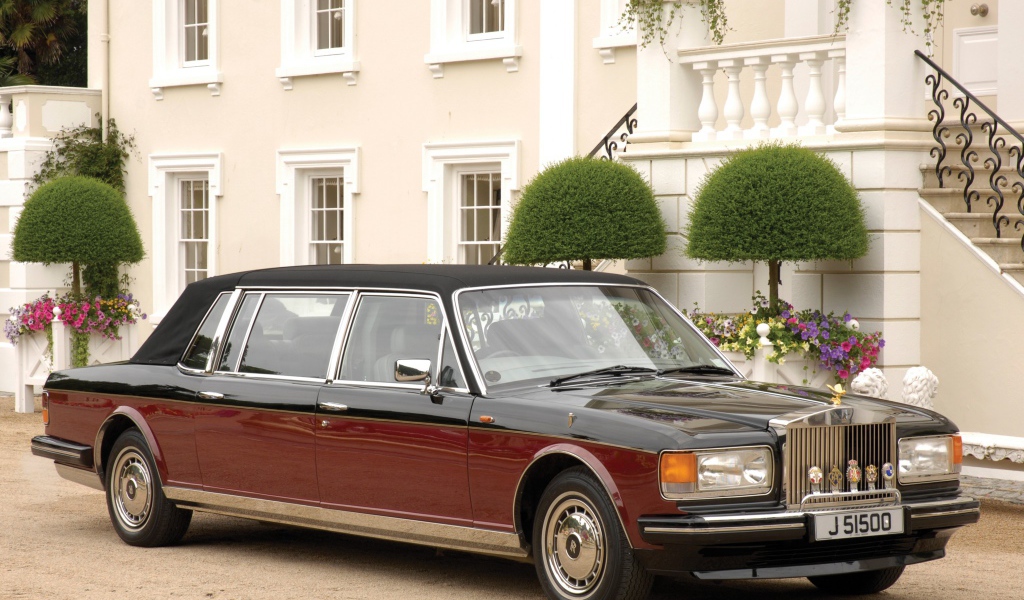  Новая машина Rolls Royce Silver Spirit