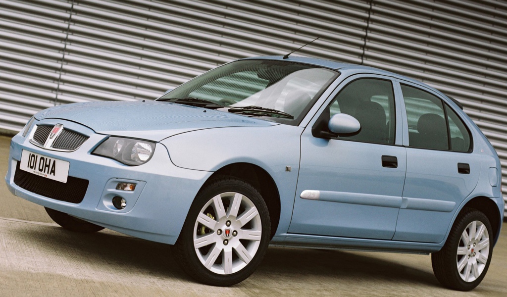 Автомобиль Rover Streetwise на дороге