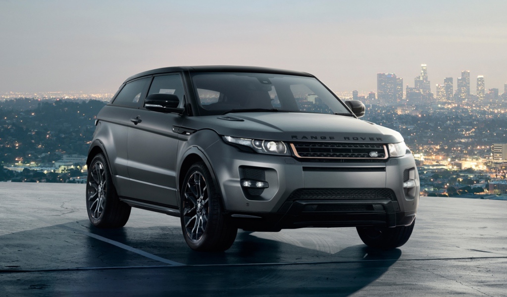 Серебристый лэнд ровер