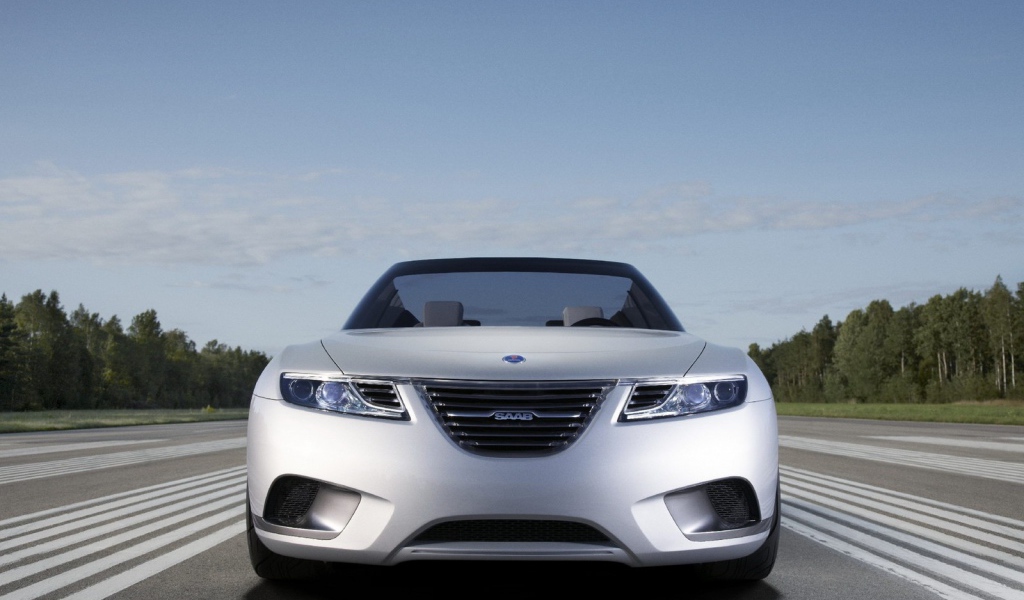 Красивый автомобиль Saab 9-5