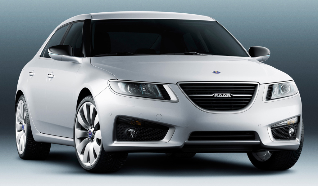 Красивый автомобиль Saab 9-5 в Москве