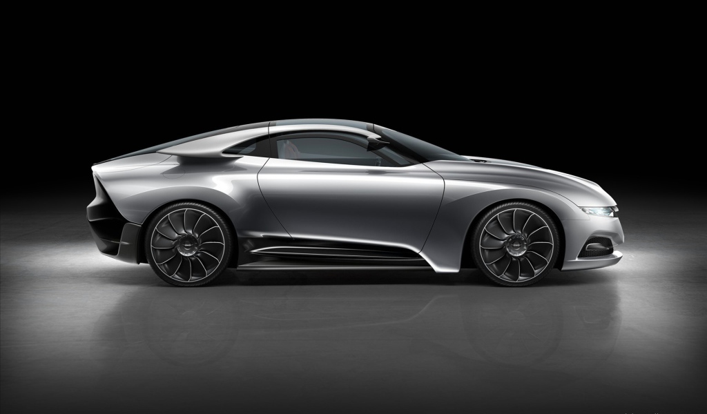 Новый автомобиль Saab 9000