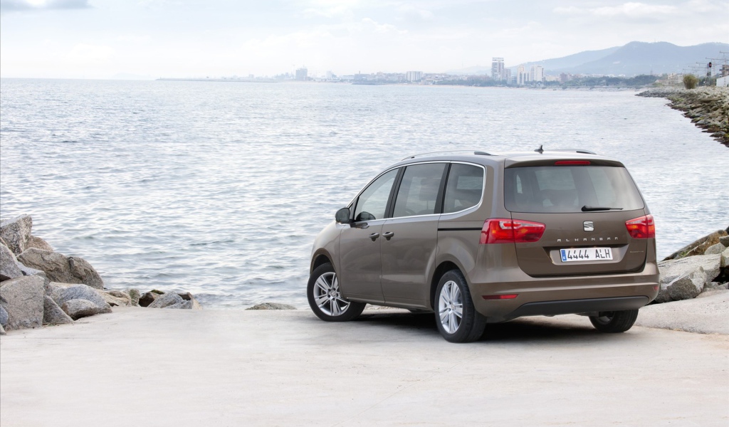 Надежная машина Seat Alhambra