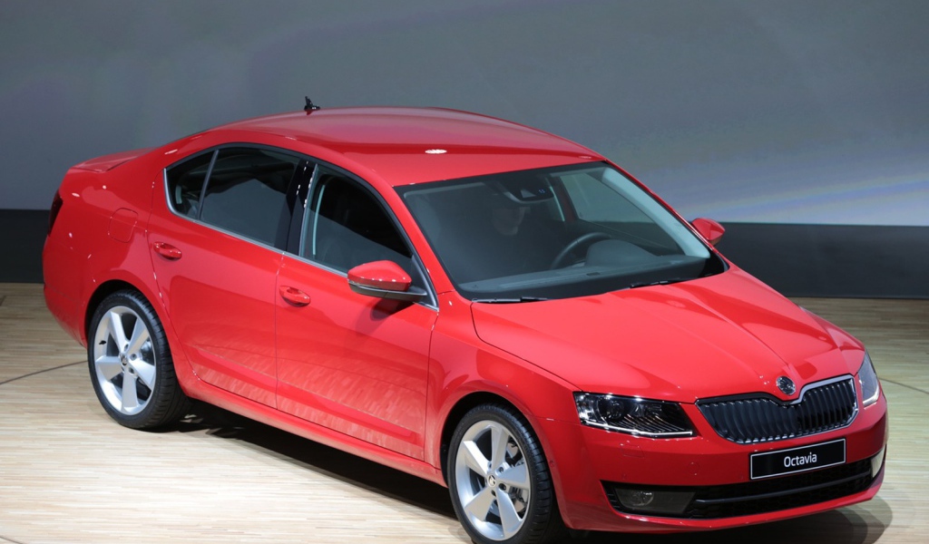 Красивый автомобиль Skoda Octavia 2013 в Москве
