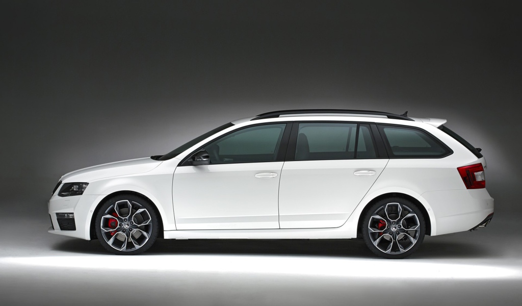 Красивый автомобиль Skoda Octavia 2014