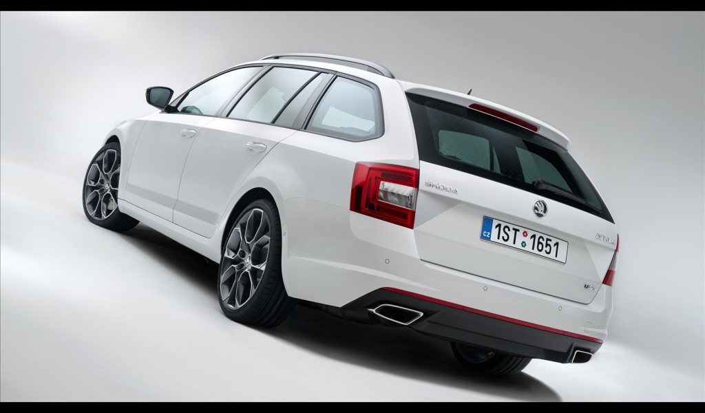 Красивый автомобиль Skoda Octavia 2014 в Москве