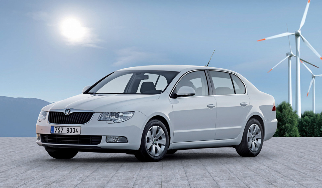 Красивый автомобиль Skoda SuperB в Москве