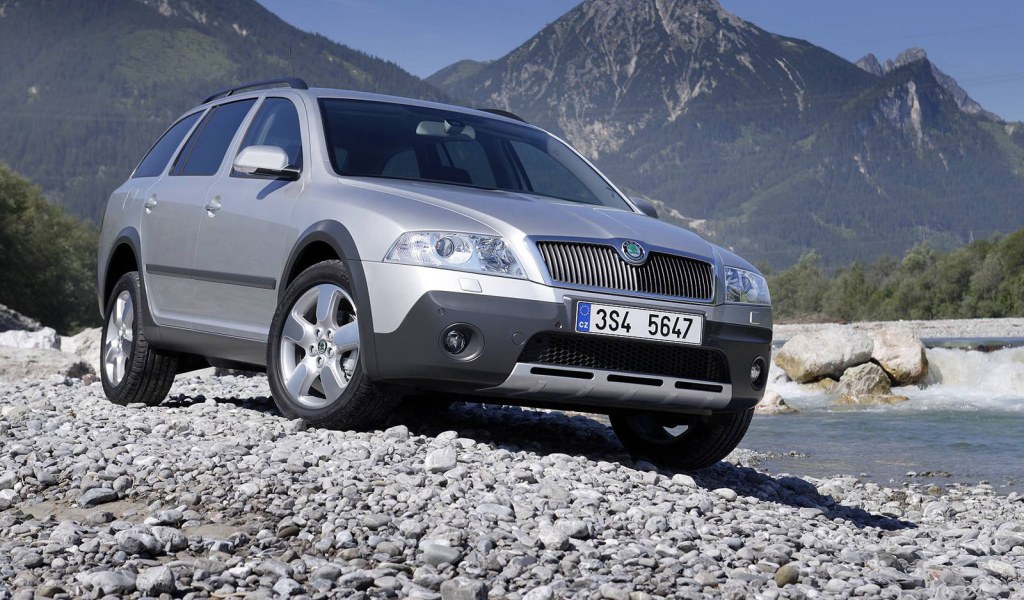 Надежный автомобиль Skoda Octavia Scout 2014