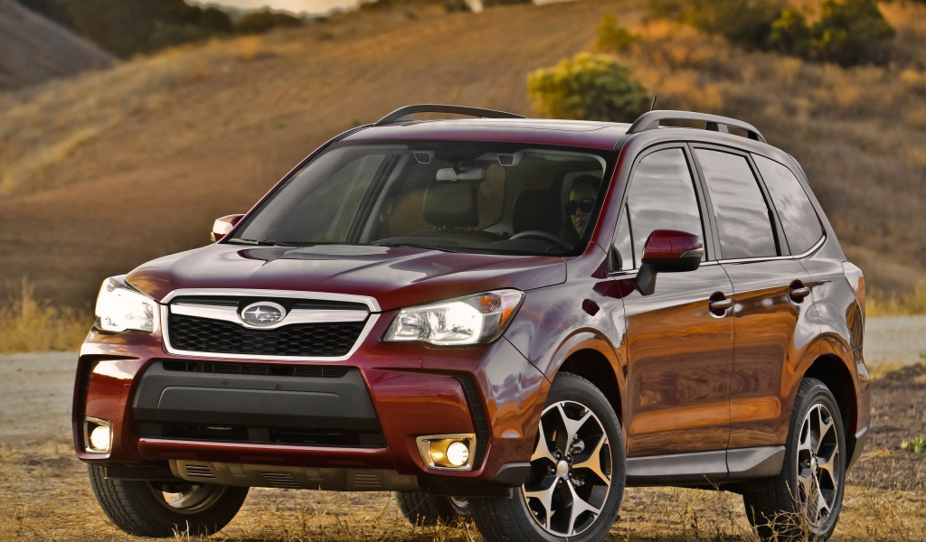 Красивый автомобиль Subaru Forester 2013