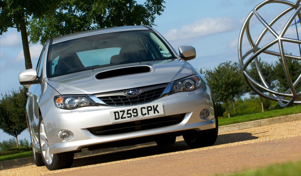 Автомобиль марки Subaru модели Boxer