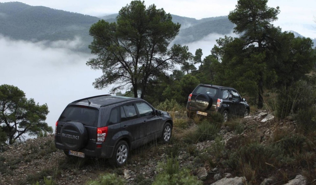   Красивый автомобиль Suzuki Grand Vitara 2014 в Москве