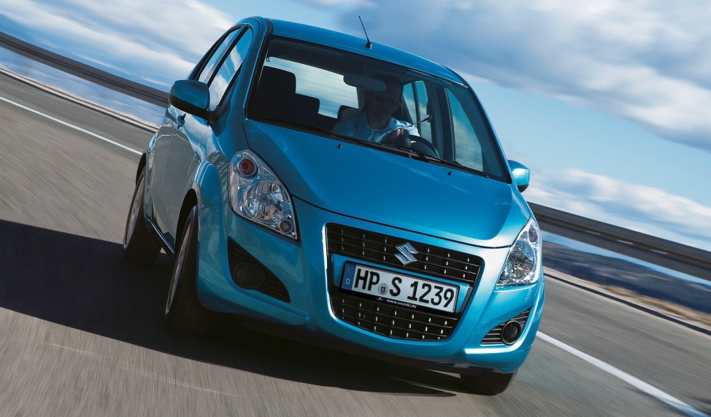Надежная машина Suzuki Splash