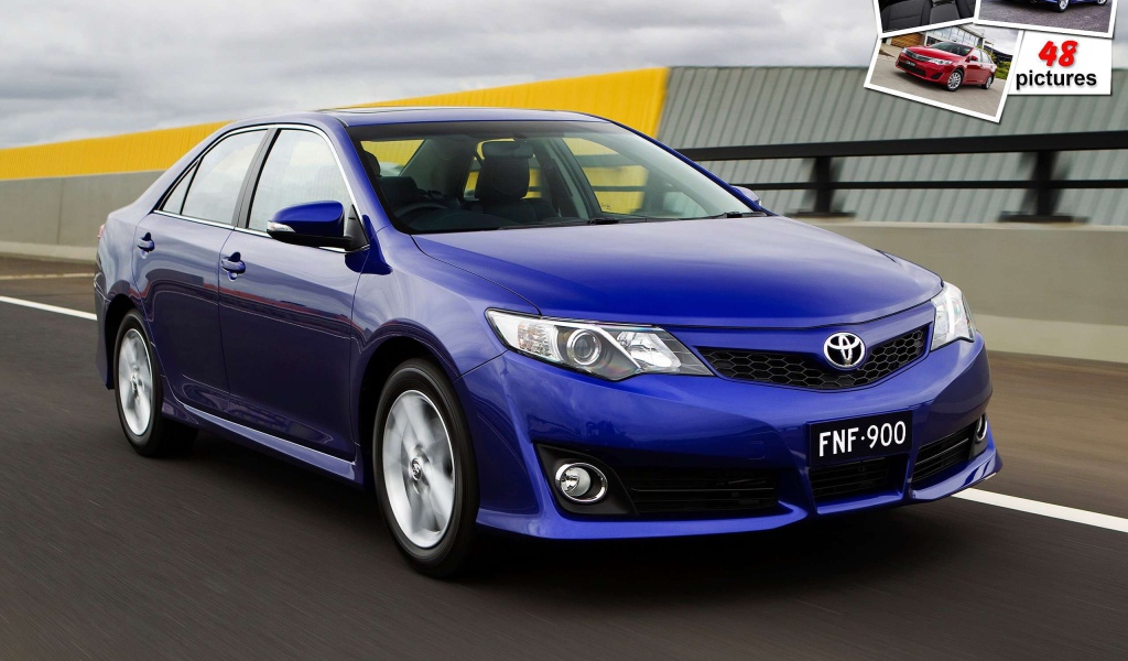 Красивый автомобиль Toyota Camry в Москве