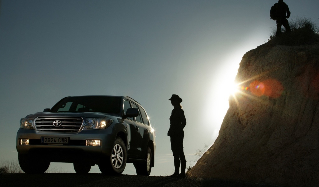 Дизайн автомобиля Toyota Land Cruiser 200