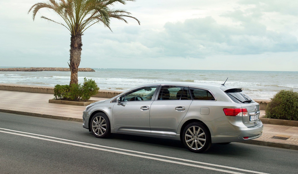 Фото автомобиля Toyota Avensis 2013