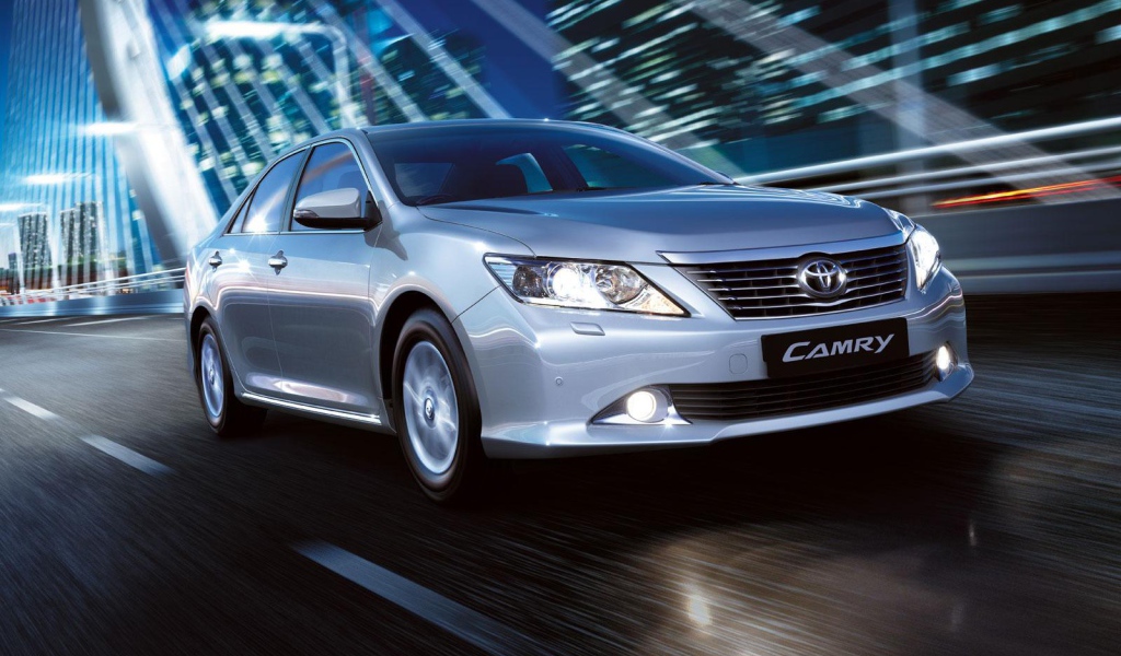 Тест драйв автомобиля Toyota Camry