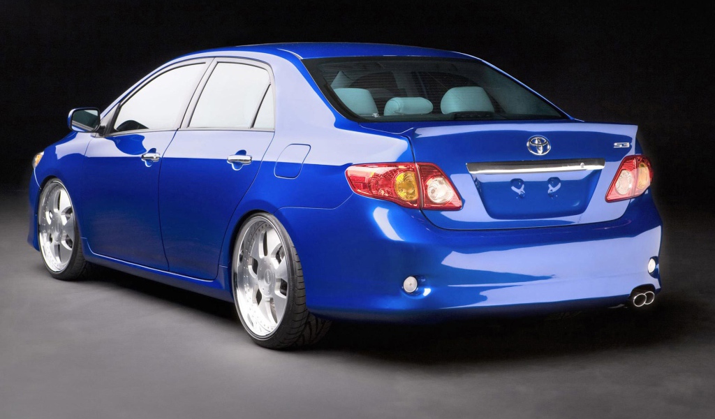 Тест драйв автомобиля Toyota Corolla