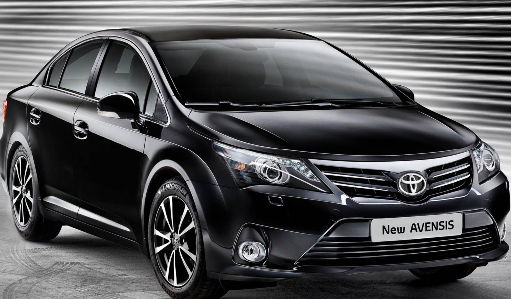 Автомобиль марки Toyota модели Impreza Avensis 2013